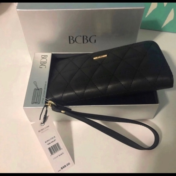 *SOLD* BCBG Wristlet / Clutch - Picture 5 of 7
